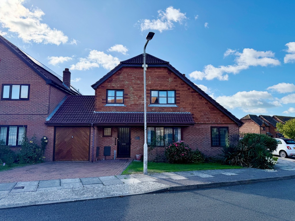 Lot: 141 - DETACHED FOUR-BEDROOM HOUSE - Detached house